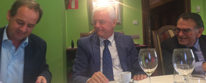 Almuerzo de la Junta Directiva de AES con el Coronel César Álvarez